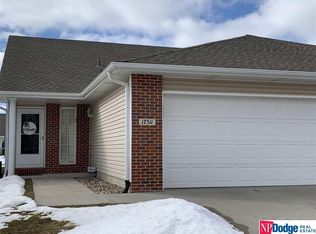 17511 Parker Plz, Omaha, NE 68118