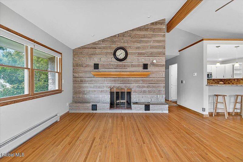 5th image of 16 Elmwood Avenue