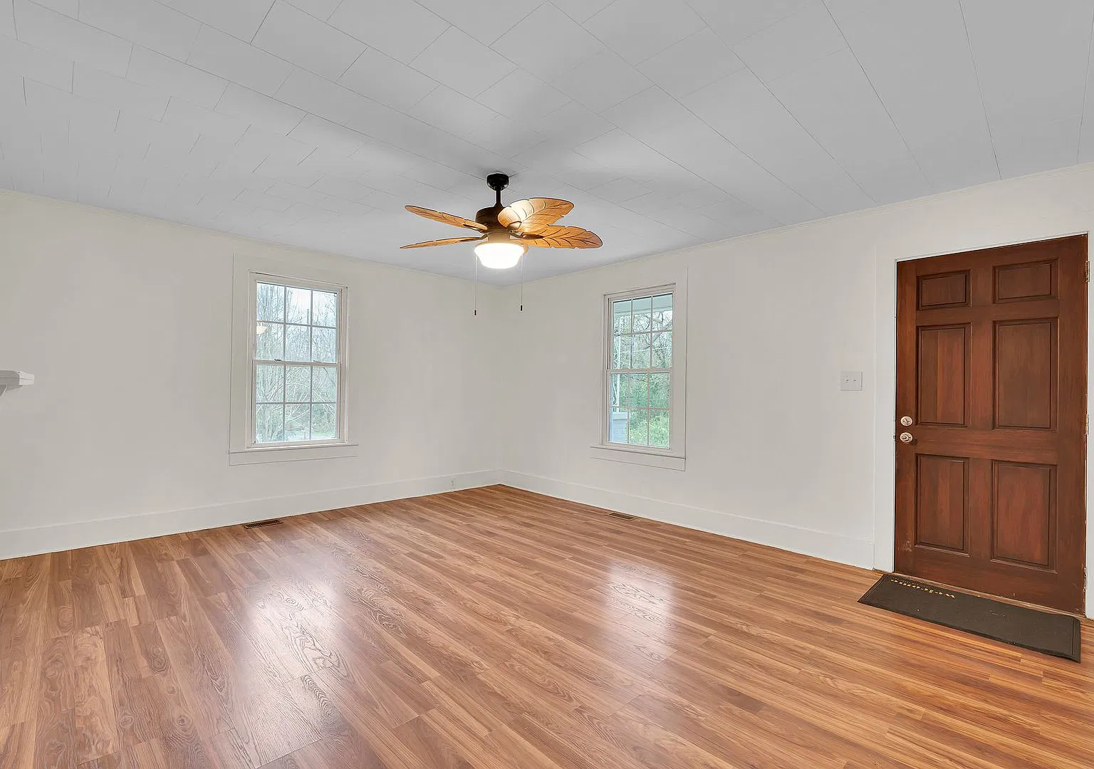 Charming 2-Bedroom Home in Arcadia with Updated Kitchen and Fenced Backyard! — Photo 4