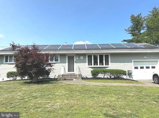 32 Saranac Rd, Hamilton, NJ 08619