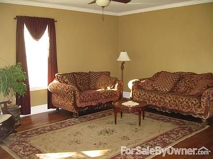 Living room
						:
						Bright, spacious, comfortable living room with newly refinished flooring.
