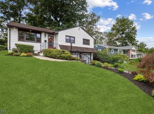 24 Bannehr St, Oakland, NJ 07436