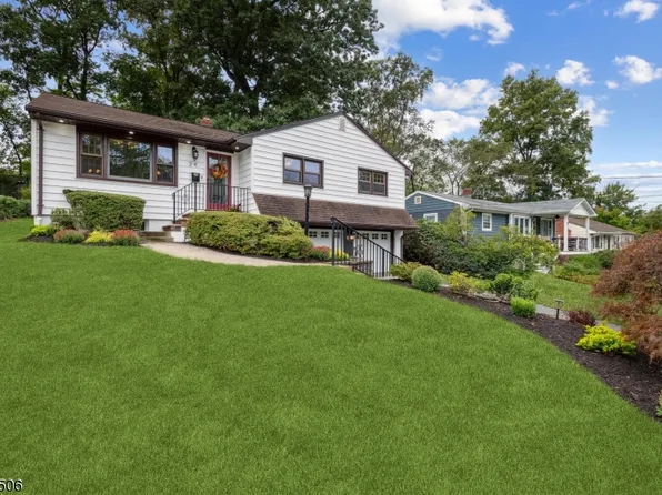 24 Bannehr St, Oakland Boro, NJ 07436
