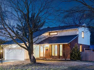 11 Melville Dr, Ottawa, ON K2J 2B7