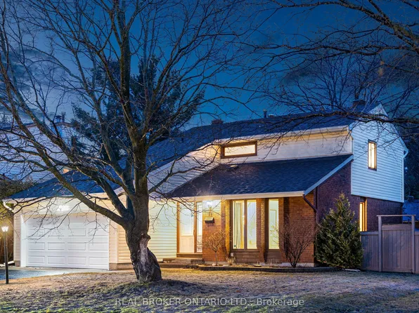 11 Melville Dr, Ottawa, ON K2J 2B7