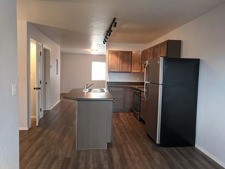 32 W Evergreen Dr — Photo 8