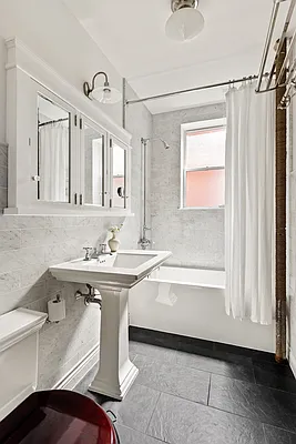 Bathroom, photo 1