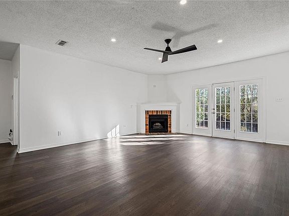 3rd image of 1263 Smithfield Rd E