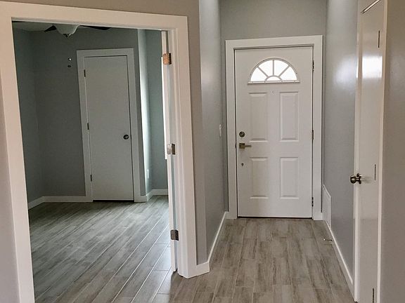 Entry way/office space 
