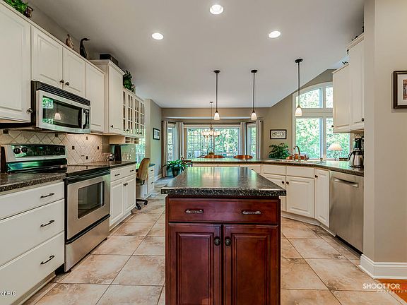 2nd image of 2218 Pine Grove Dr