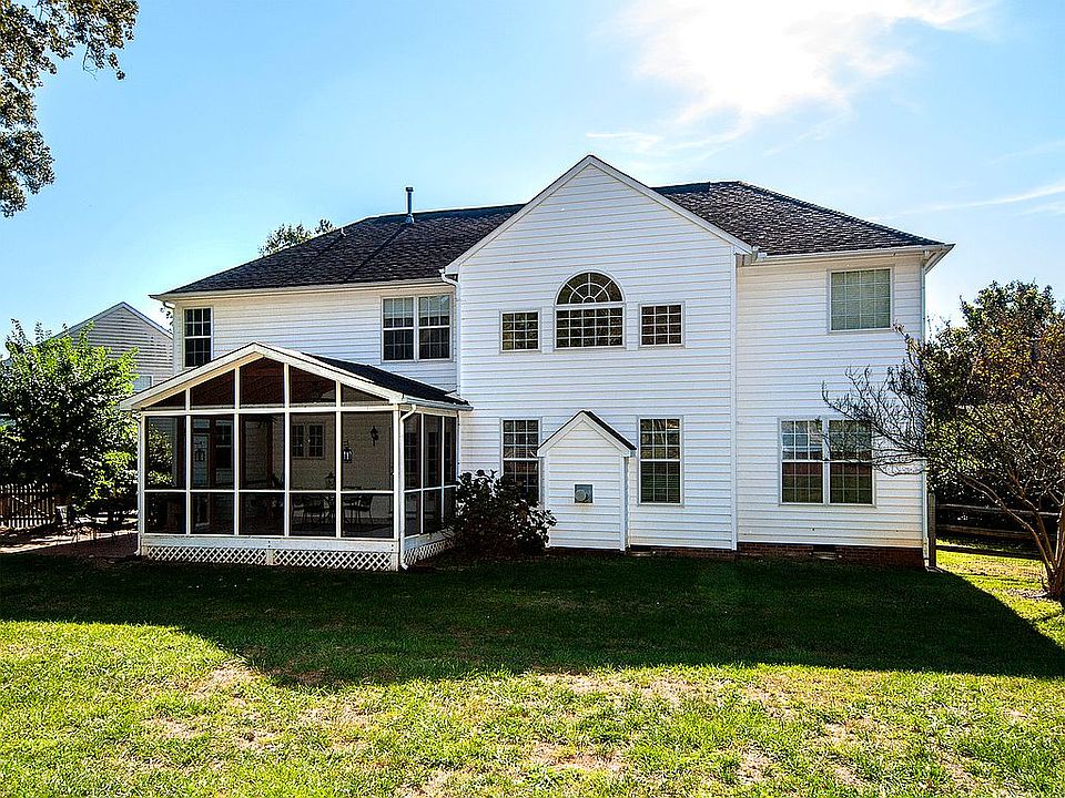 2nd image of 601 Birchwood Dr