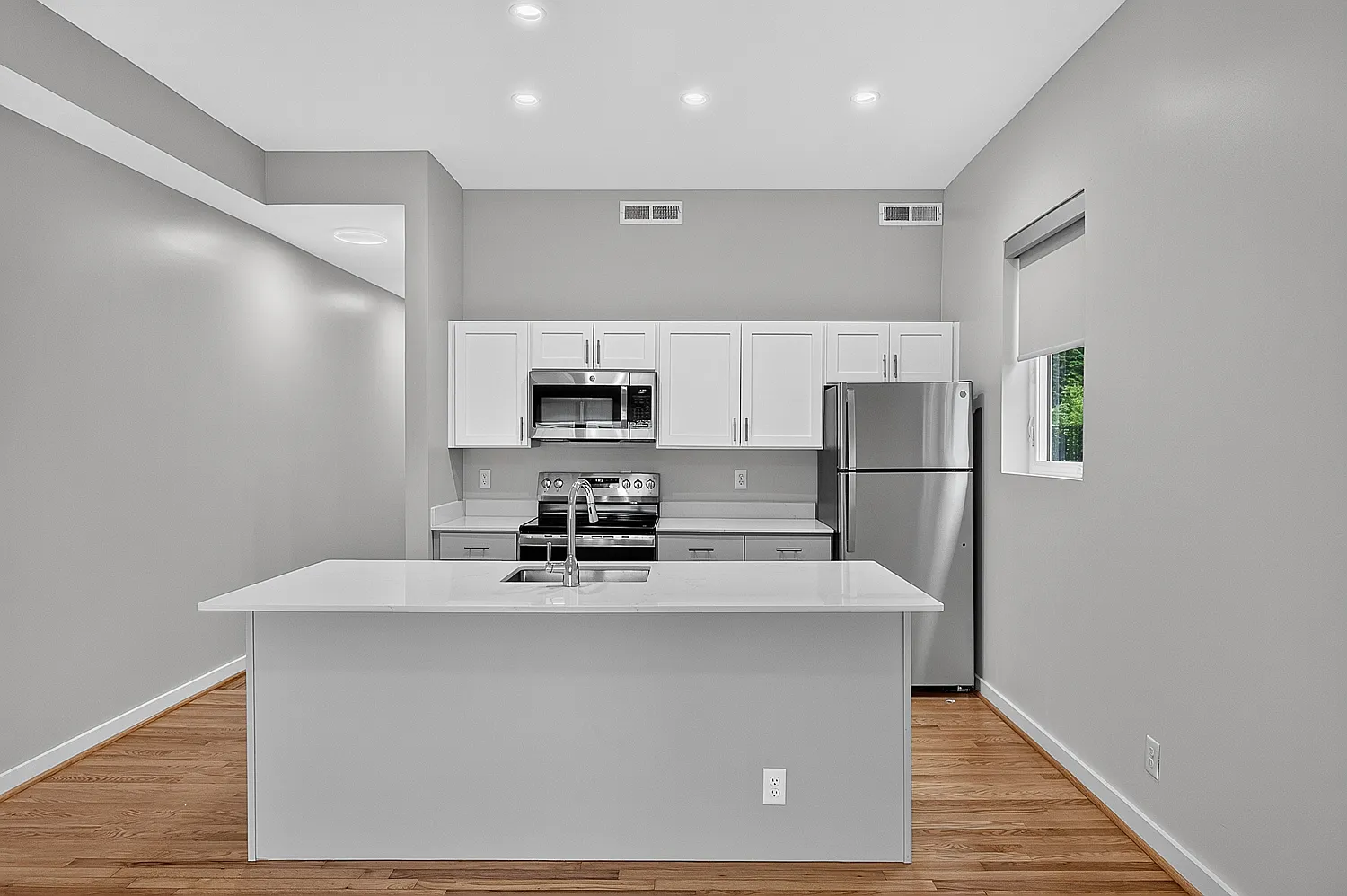 418 Torrence Ct — Photo 4