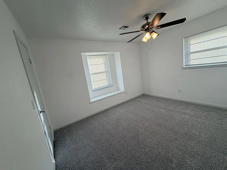 1323 SE Clover Ln — Photo 14