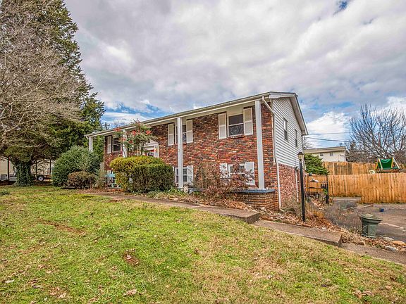 5th image of 7609 Queensbury Dr