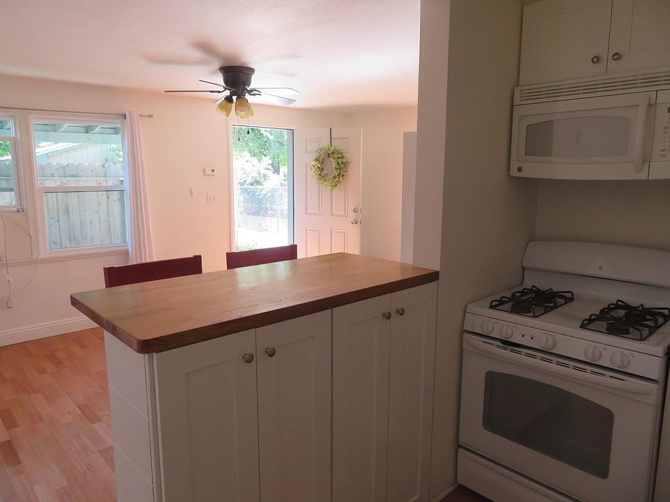 2nd image of 606 E Oak St #B