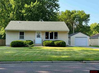 661 7th St SW, Wells, MN 56097