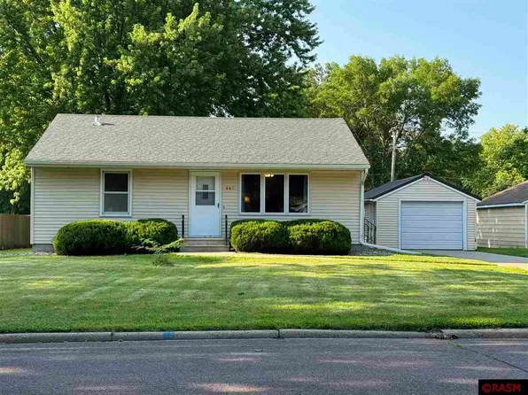 661 7th St SW, Wells, MN 56097