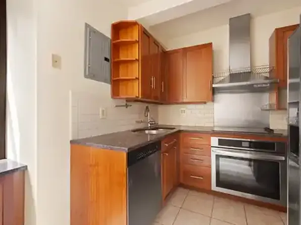 2 Tudor City Place image 3 of 8