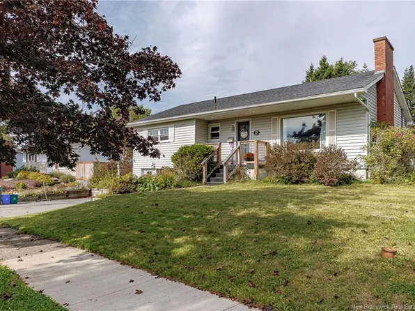127 Greendale Cres, Saint John, NB E2M 4L5
