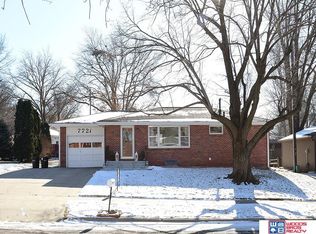 7721 Broadview Dr, Lincoln, NE 68505