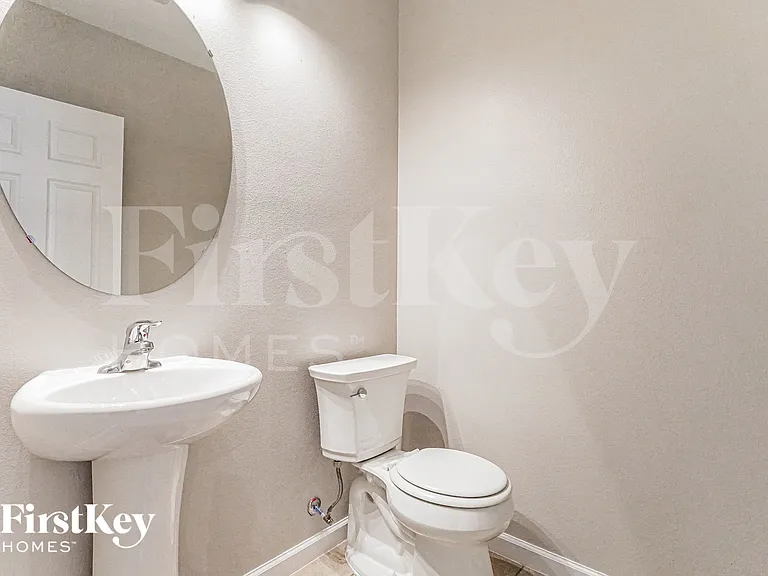 924 Ambergate St — Photo 13