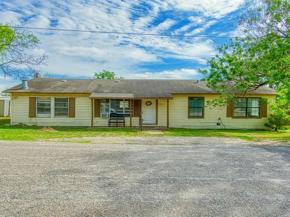 1412 9th St, Floresville, TX 78114