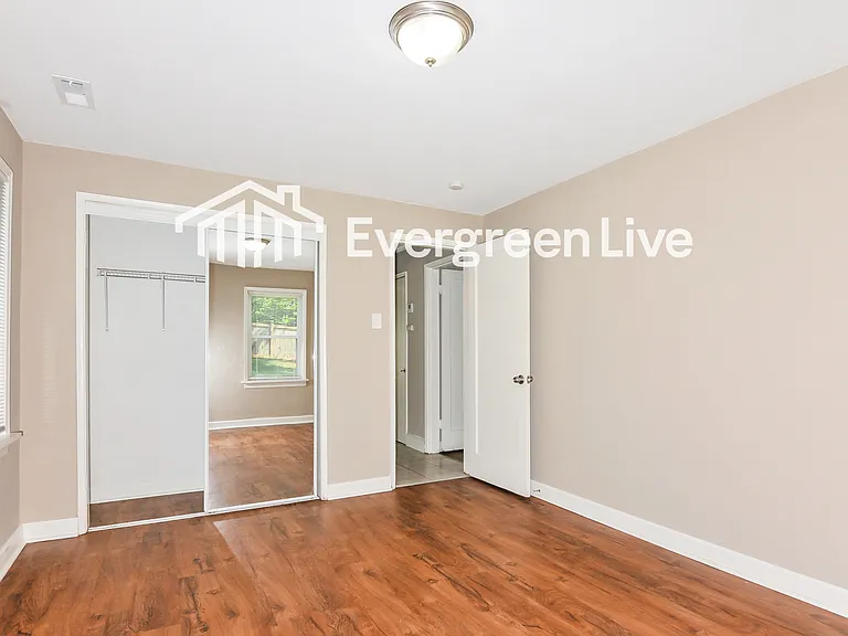 7515 Wayne Ave — Photo 2