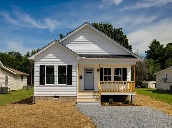 303 E Broad St, Blackstone, VA 23824