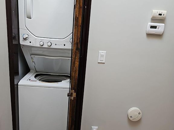 3rd image of 404 Bedford Ave APT 2