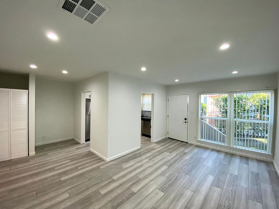 1st image of 3936 Kentucky Dr #1/2