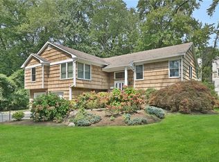 230 Oxford Rd, New Rochelle, NY 10804