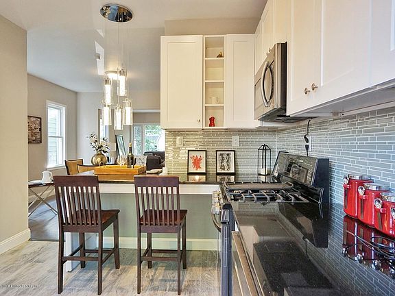4th image of 227 Treadwell Ave