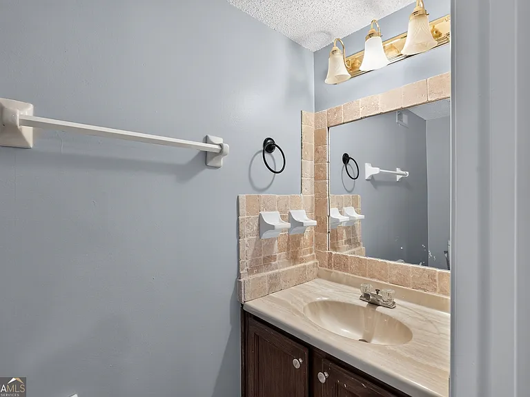 1024 Wiltshire Way — Photo 15