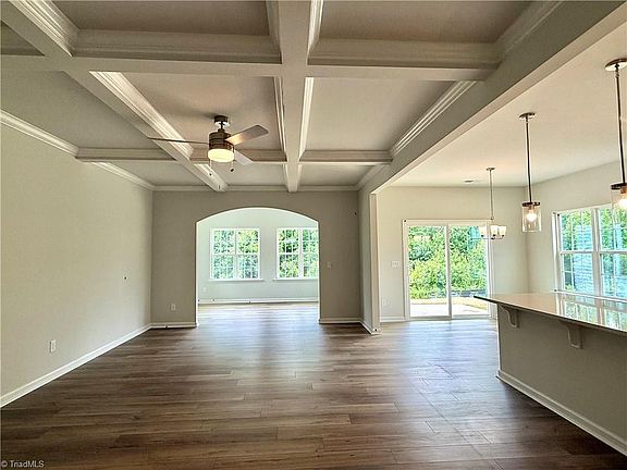 4th image of 244 Yarrow Dr