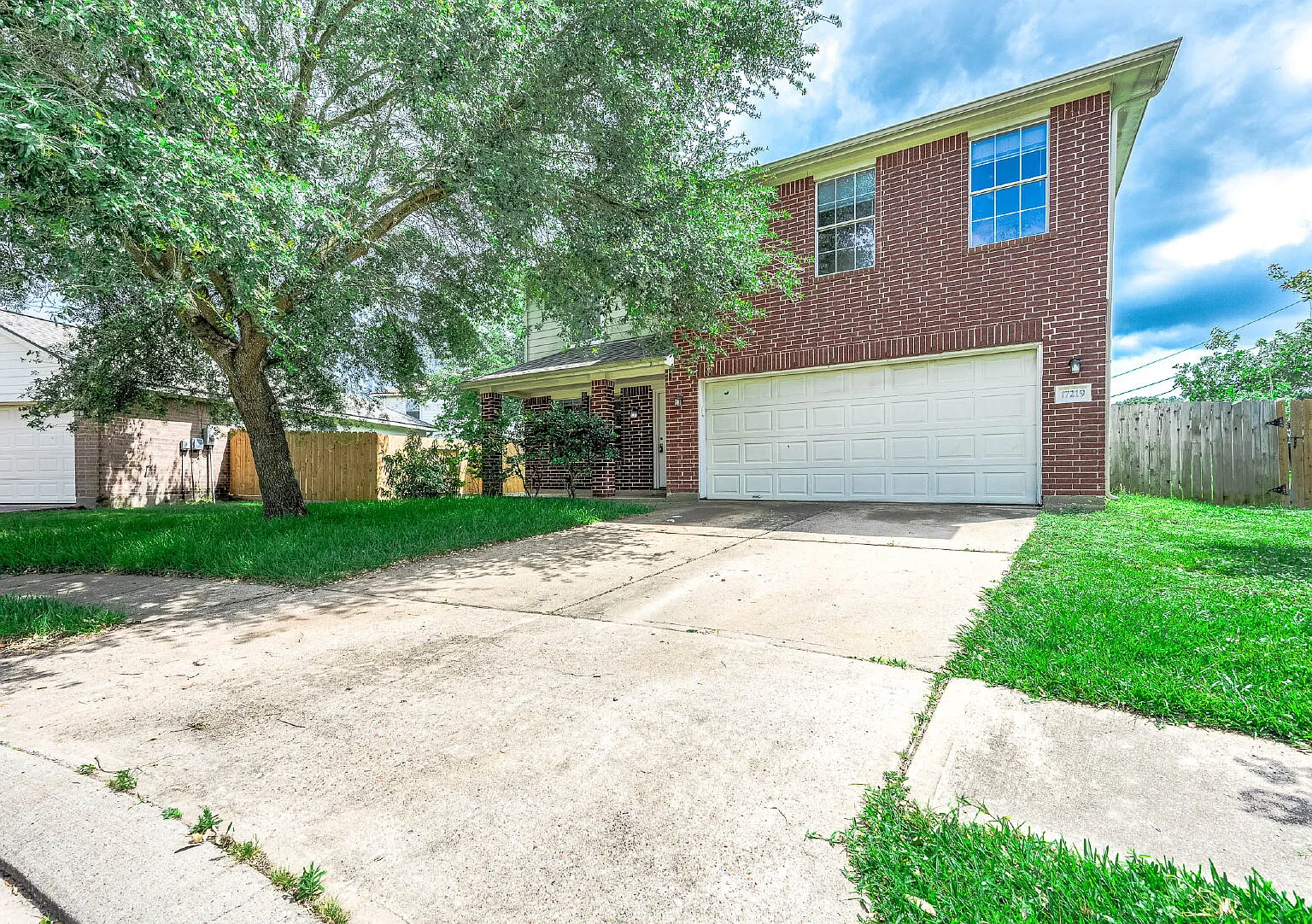 4 bed, 2.5 bath, 2250 sqft, $2,075 — Photo 2