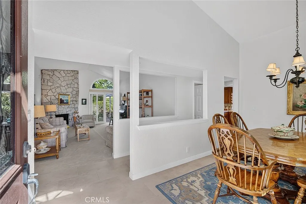 4 bed, 2.5 bath, 2098 sqft, $10,000 — Photo 4