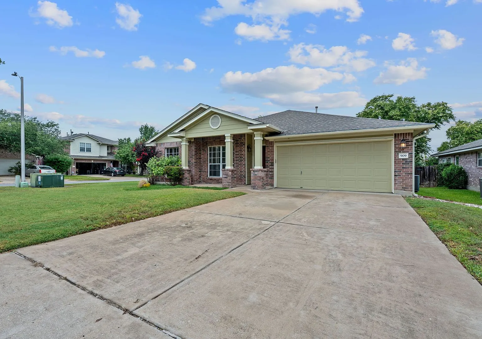 Immaculate 3 Bedroom, 2 Bath Home on Corner Lot in Cedar Park — Photo 2