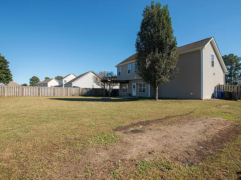 218 Maidstone Dr — Photo 37