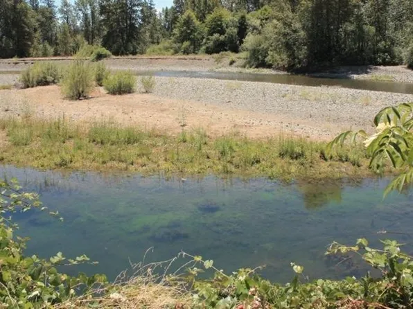 537 E Forks Cir, Cave Junction, OR 97523