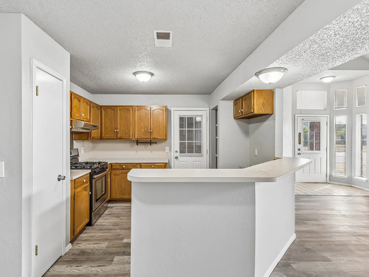 3 bed, 1359 sqft, $1,450 — Photo 4