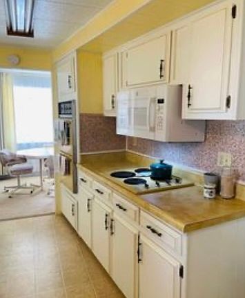 4th image of 3137 Saralake Dr S