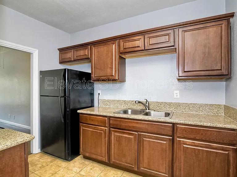 3557 1/2 College Ave — Photo 4