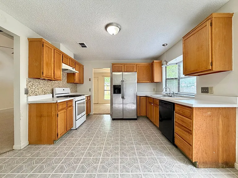 2110 Warfield Way — Photo 17