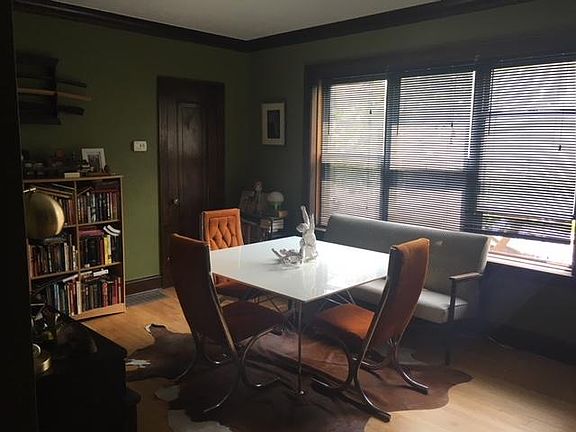 3rd image of 2324 W Cornelia Ave #1E