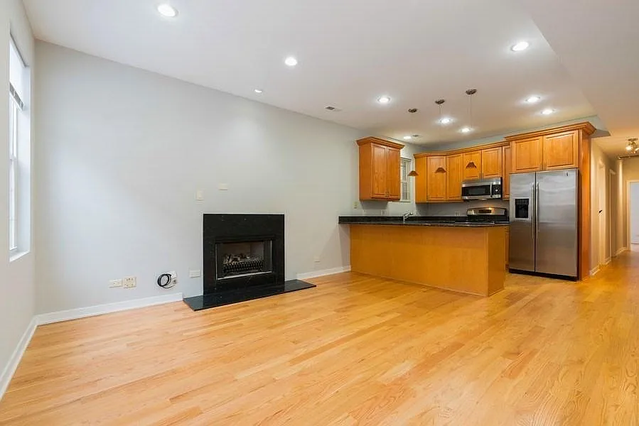 Building Photo - 1256 N Wood St #1
