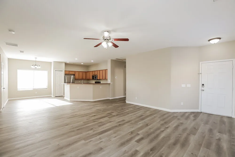 4 bed, 2.0 bath, 1678 sqft, $2,420 — Photo 4