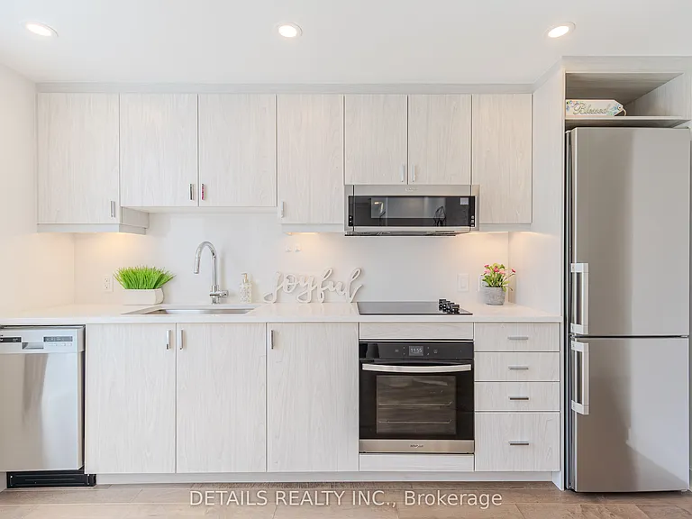 340 Queen St #1008 — Photo 12