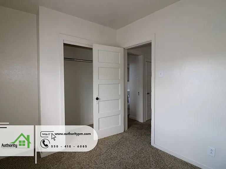 2124 Pine St — Photo 10