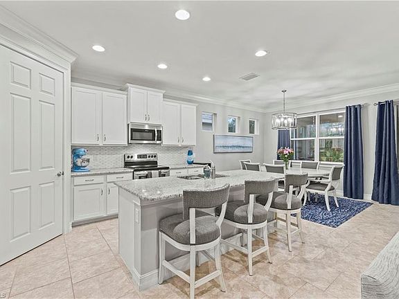 5th image of 3081 Amadora Cir