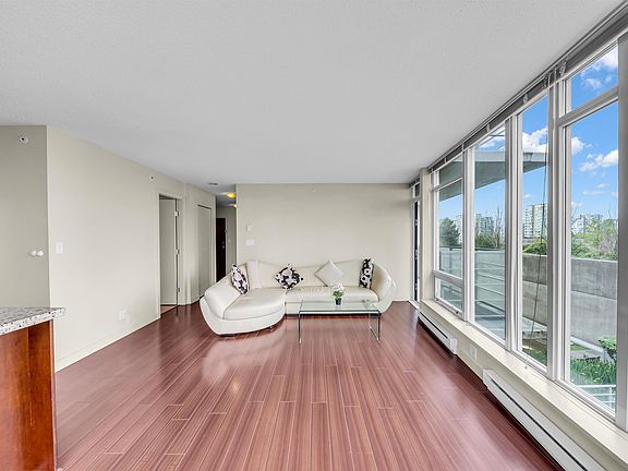 2nd image of 8288 Lansdowne Rd #703